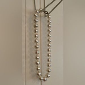 Pearlescent bead necklace